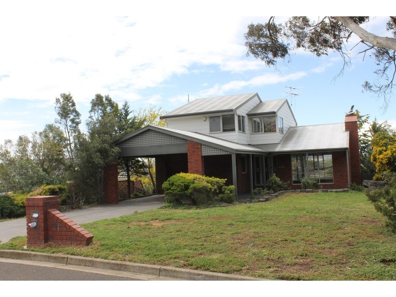 11 Medway Court, Darley VIC 3340