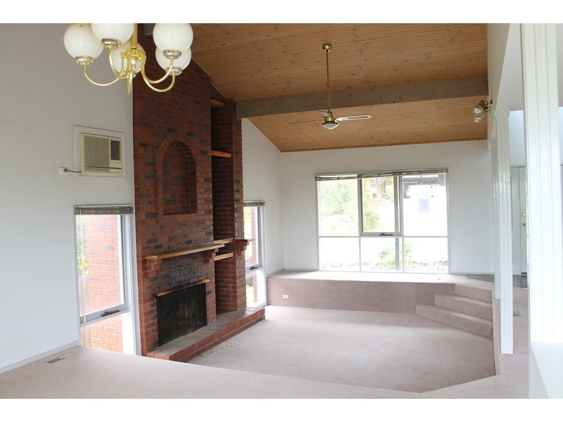 11 Medway Court, Darley VIC 3340