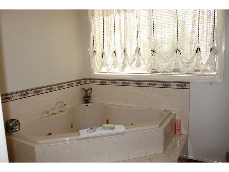 6 Rae Court, Darley VIC 3340