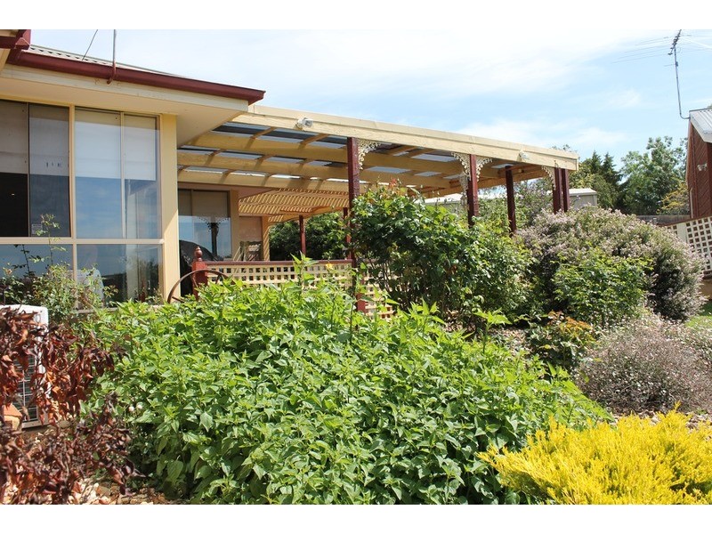 6 Rae Court, Darley VIC 3340