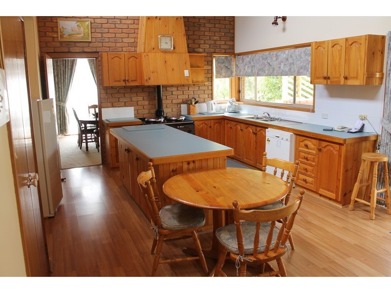 5 McDonald Court, Bacchus Marsh VIC 3340