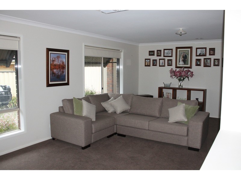 14 Grantleigh Drive, Darley VIC 3340
