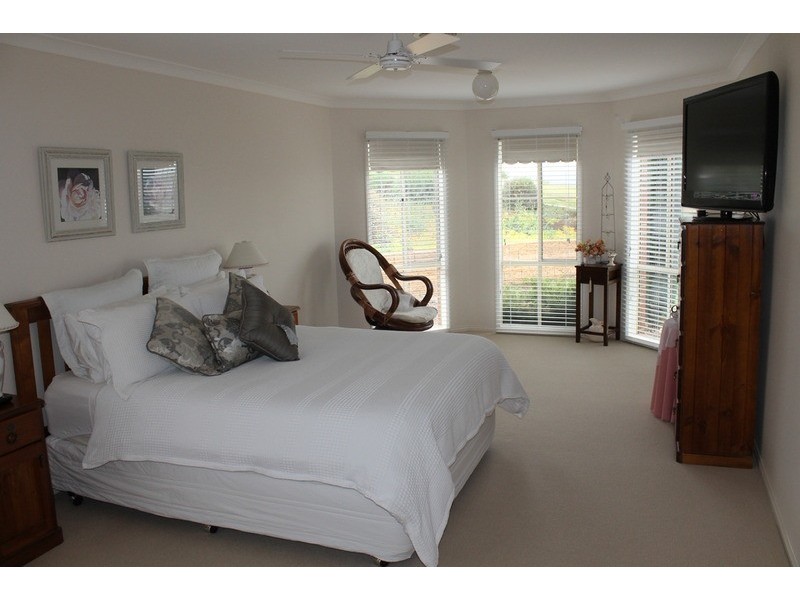 39 Manning  Boulevard, Bacchus Marsh VIC 3340