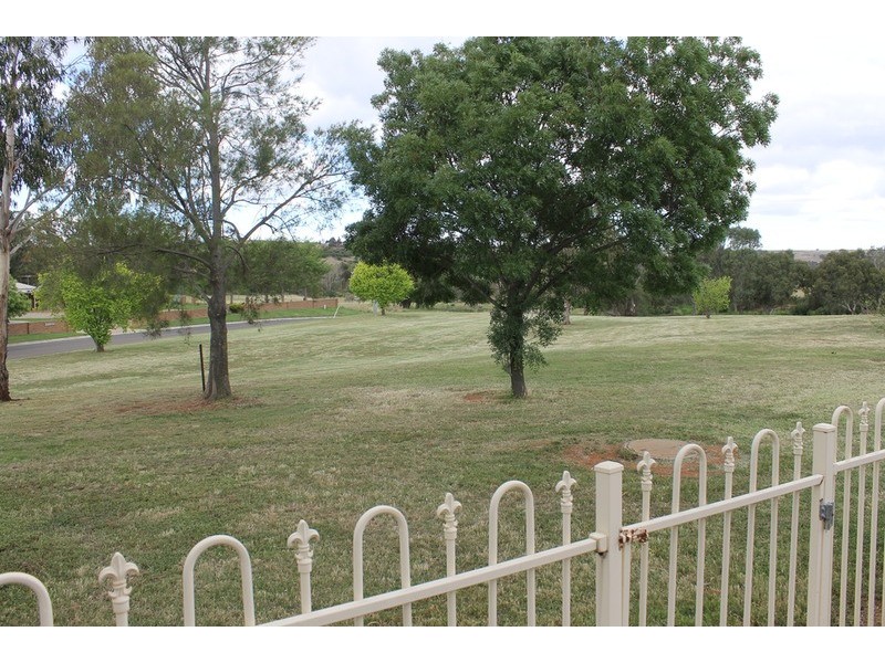 5 Cairns Drive, Bacchus Marsh VIC 3340