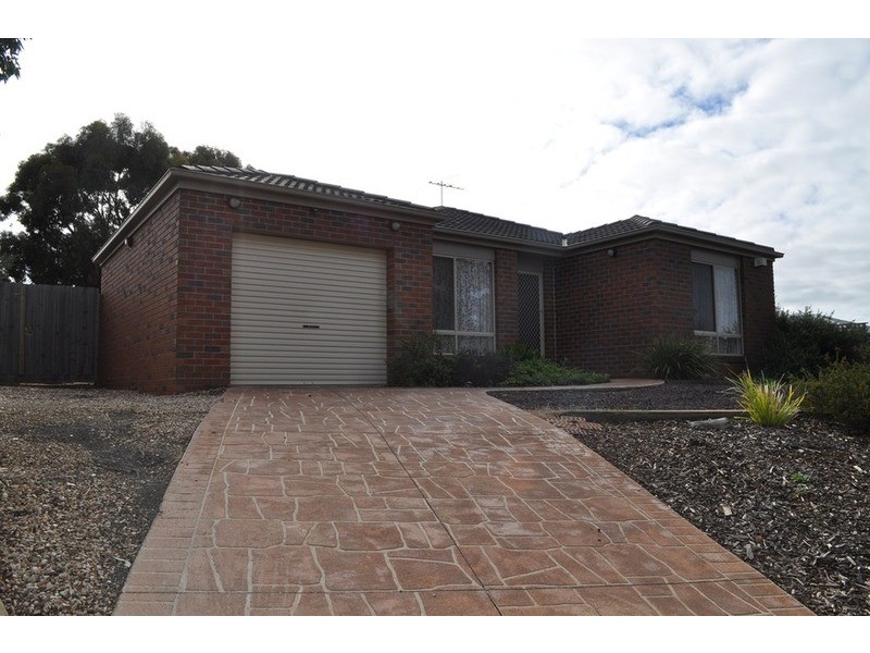13 McLennan Avenue, Bacchus Marsh VIC 3340