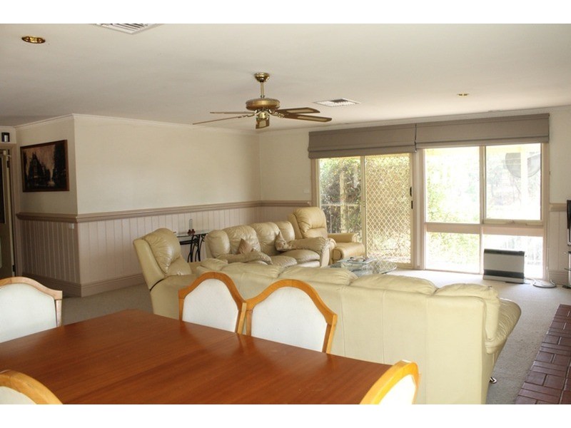 16 Llandeilo Lane, Ballan VIC 3342