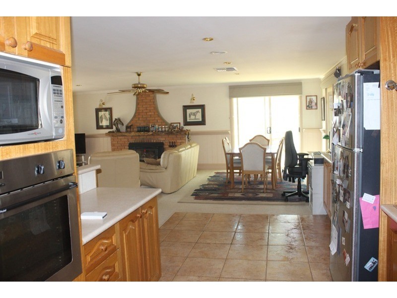 16 Llandeilo Lane, Ballan VIC 3342