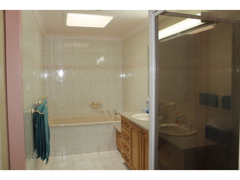 16 Llandeilo Lane, Ballan VIC 3342