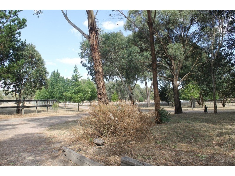 16 Llandeilo Lane, Ballan VIC 3342