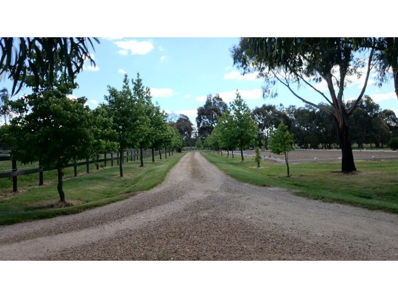 16 Llandeilo Lane, Ballan VIC 3342