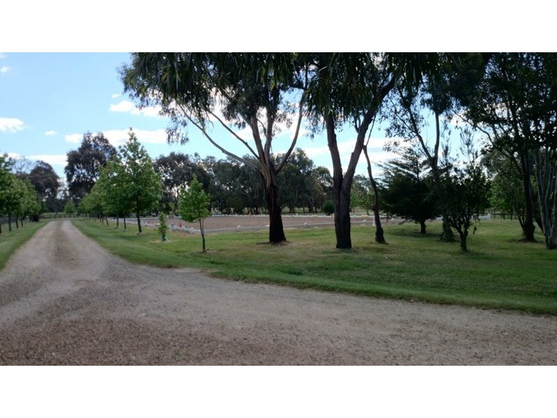 16 Llandeilo Lane, Ballan VIC 3342