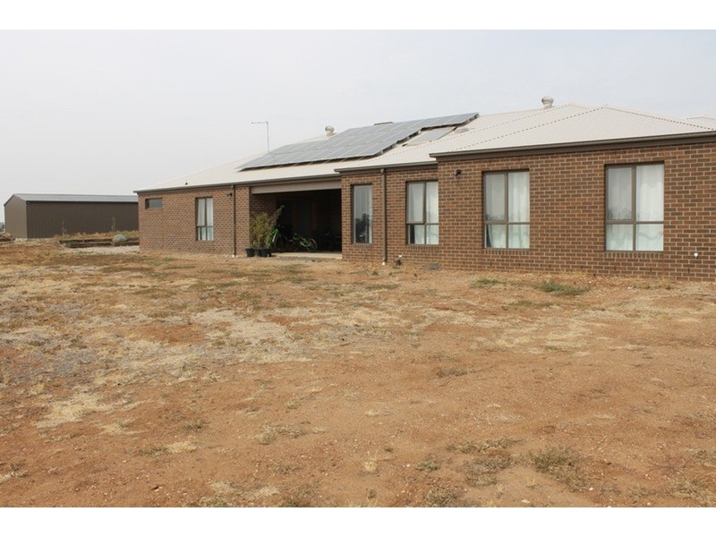 8 Thomas Drive, Hopetoun Park VIC 3340