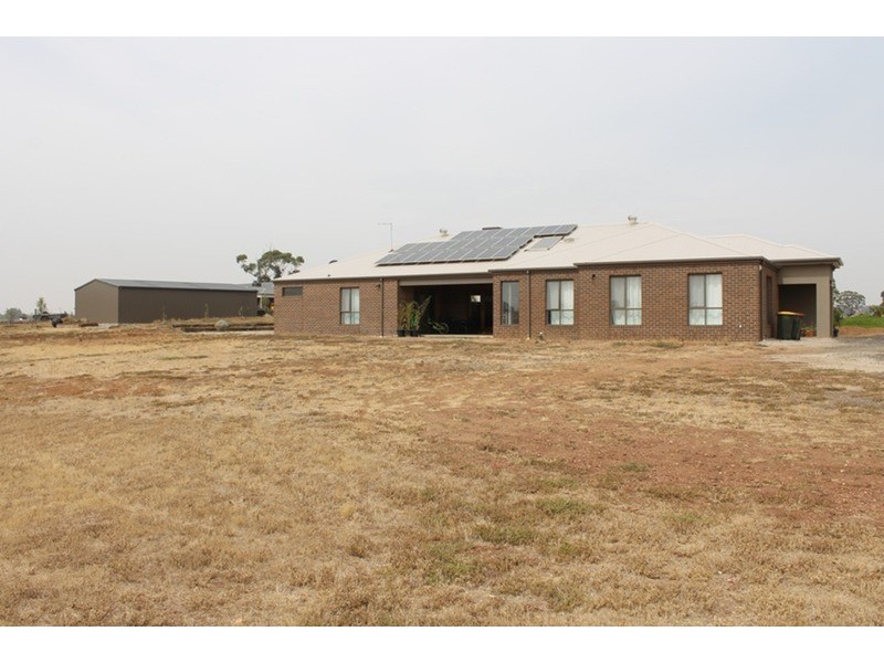 8 Thomas Drive, Hopetoun Park VIC 3340