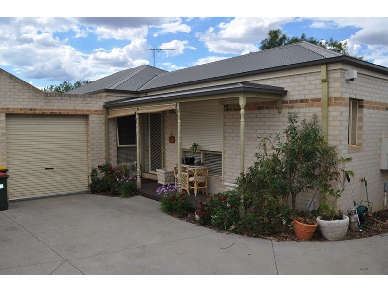 2/12 Higgins Court, Bacchus Marsh VIC 3340