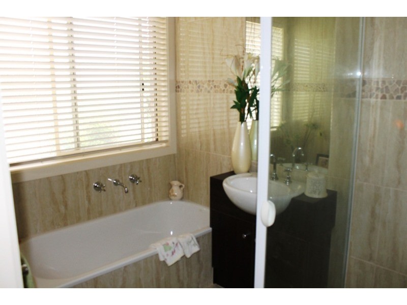 2/12 Higgins Court, Bacchus Marsh VIC 3340