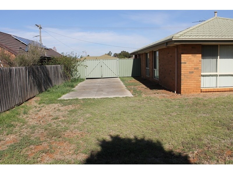 52 Jonathan Drive, Bacchus Marsh VIC 3340