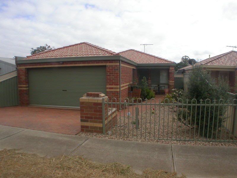 4 Gaynor Street, Bacchus Marsh VIC 3340