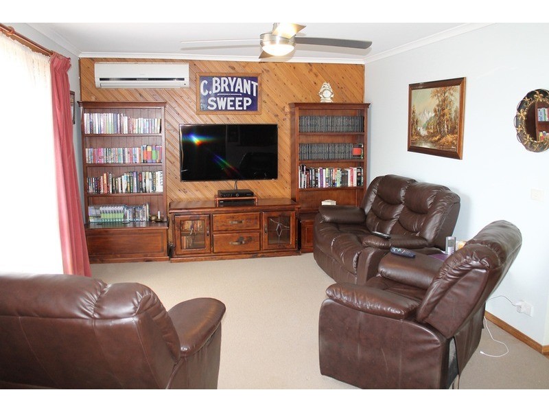 64 Jonathan Drive, Bacchus Marsh VIC 3340