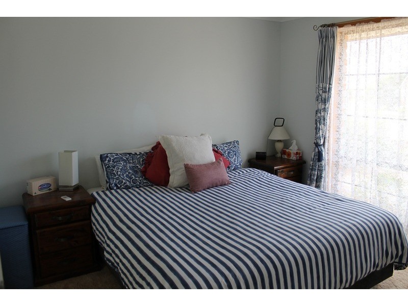 64 Jonathan Drive, Bacchus Marsh VIC 3340