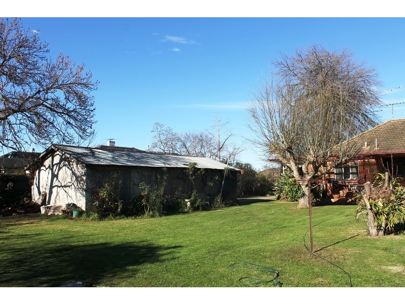 24 Manor Street, Bacchus Marsh VIC 3340