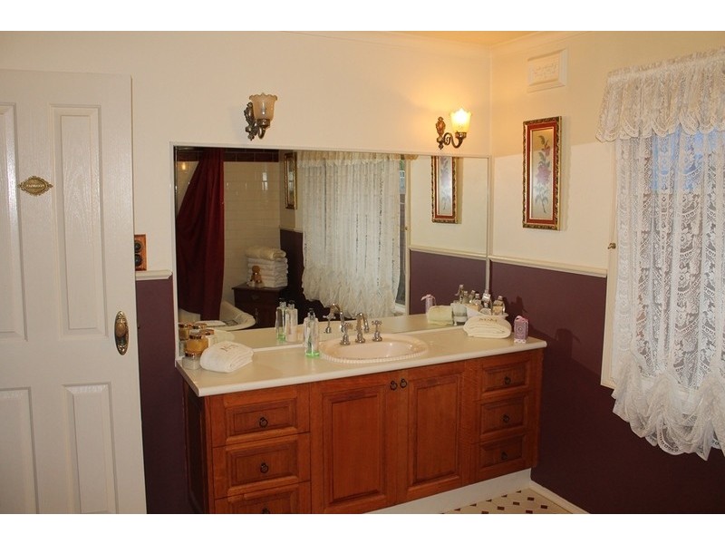 2 Amstel Close, Bacchus Marsh VIC 3340