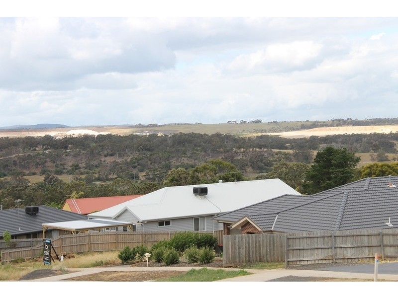 61 Riversdale Crescent, Bacchus Marsh VIC 3340