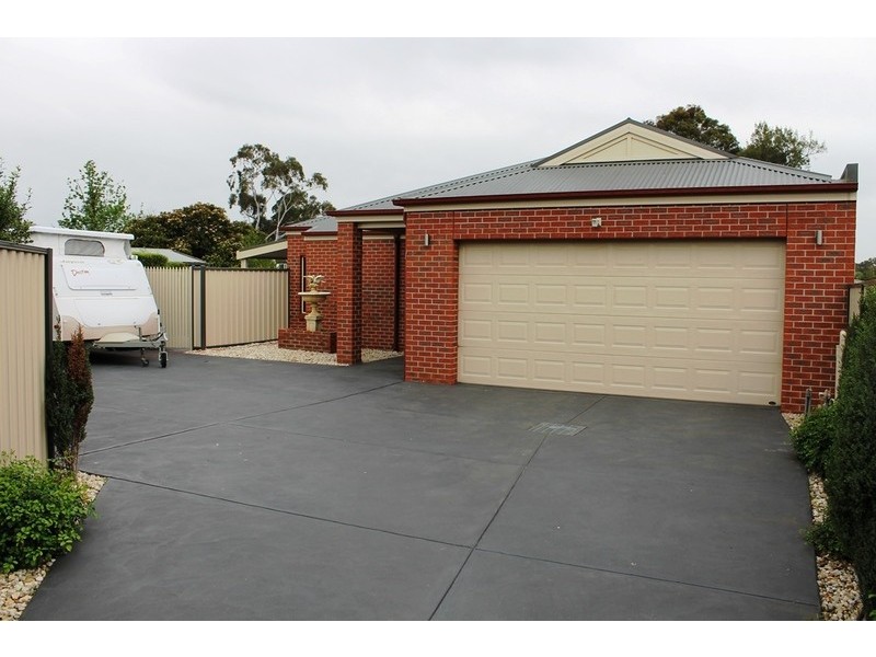 2/23 Manor Street, Bacchus Marsh VIC 3340