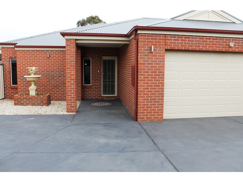 2/23 Manor Street, Bacchus Marsh VIC 3340