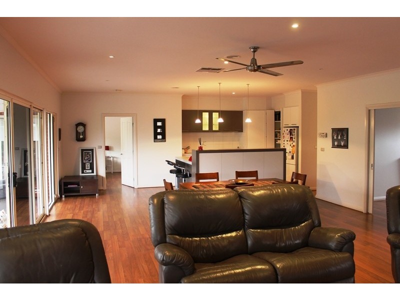 2/23 Manor Street, Bacchus Marsh VIC 3340