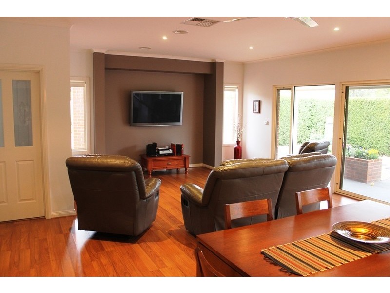 2/23 Manor Street, Bacchus Marsh VIC 3340