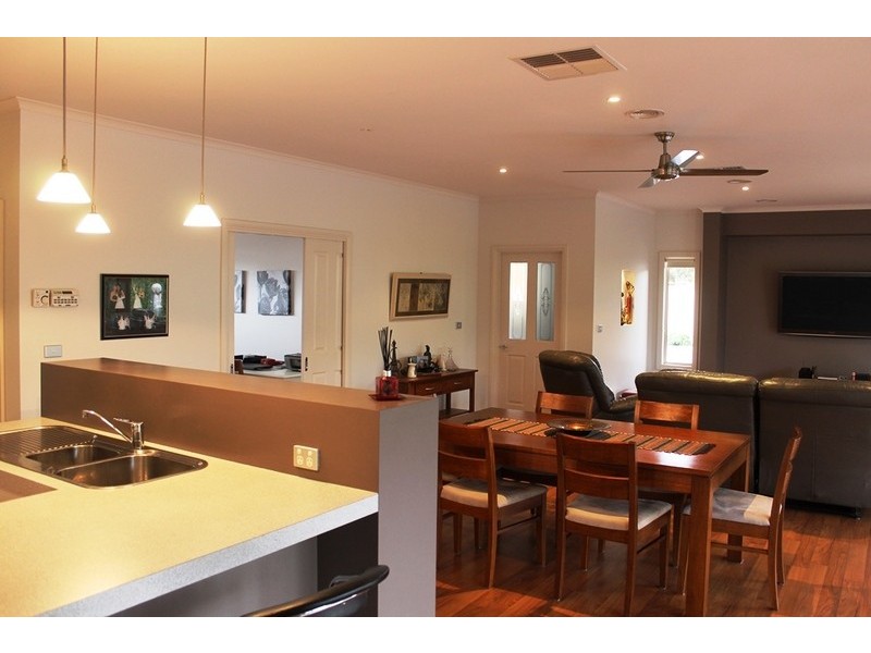 2/23 Manor Street, Bacchus Marsh VIC 3340