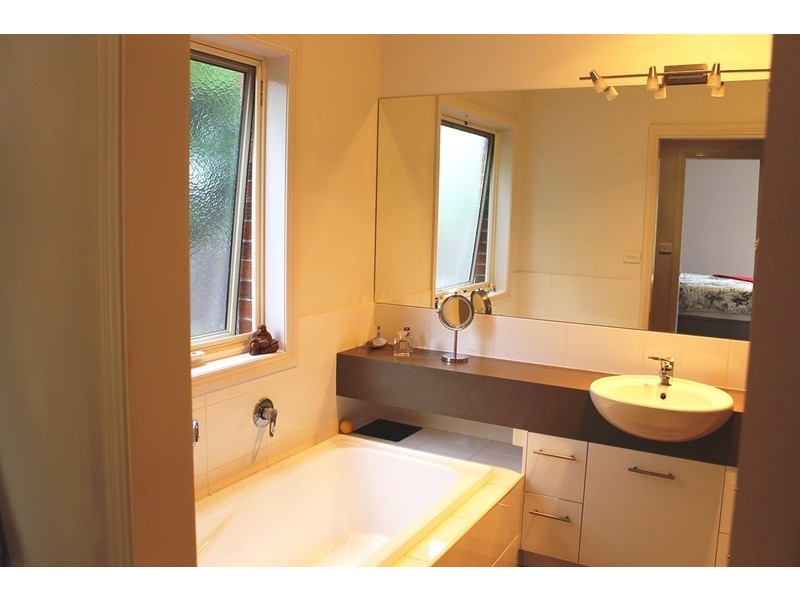 2/23 Manor Street, Bacchus Marsh VIC 3340