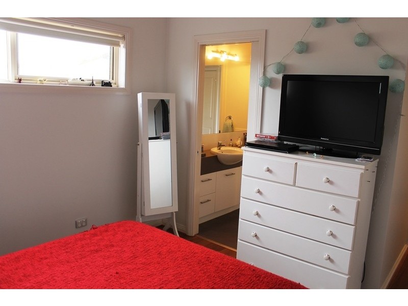 2/23 Manor Street, Bacchus Marsh VIC 3340