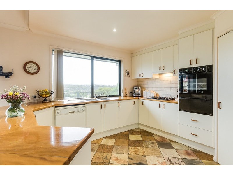 8 Medway Court, Bacchus Marsh VIC 3340