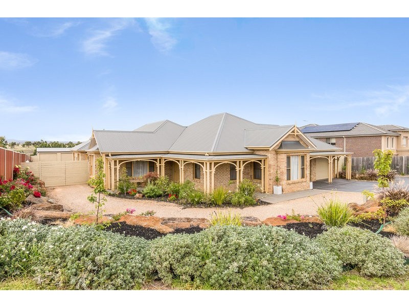 15 Maddison Circuit, Bacchus Marsh VIC 3340