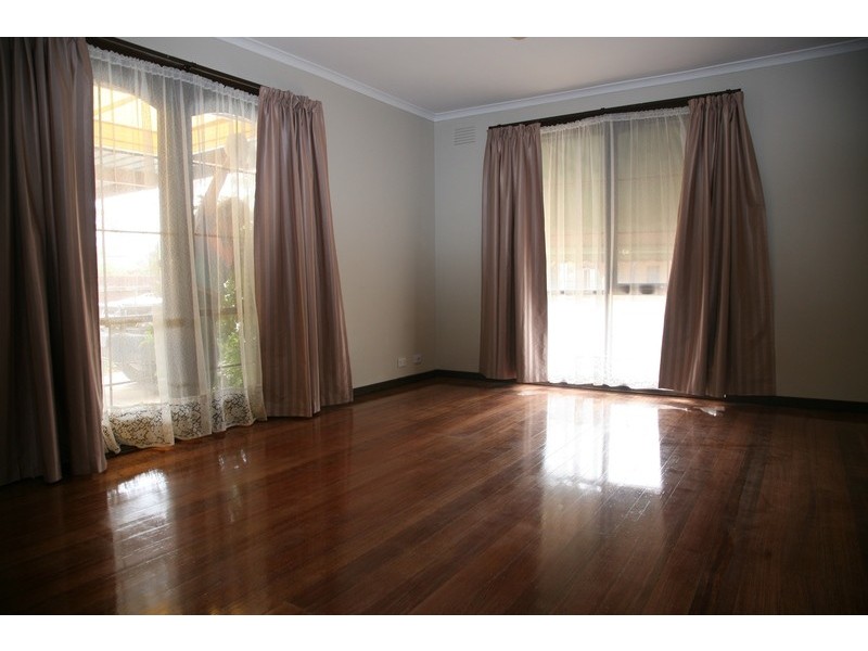 15 Beresford Crescent, Bacchus Marsh VIC 3340
