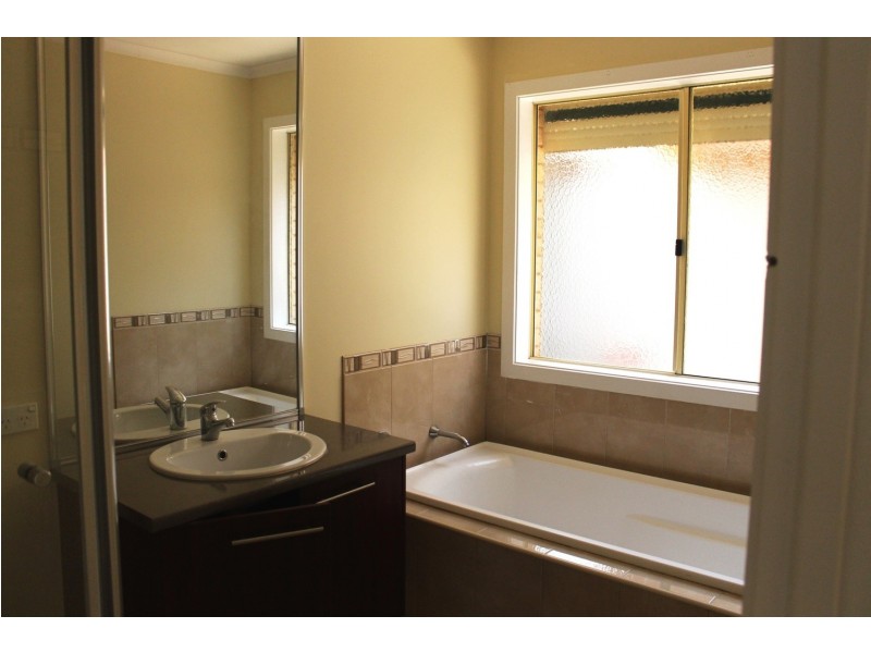 4 Edwards Court, Darley VIC 3340