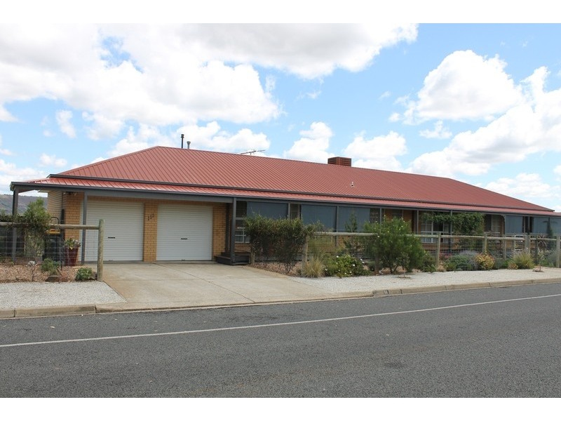 111 Underbank Boulevard, Bacchus Marsh VIC 3340