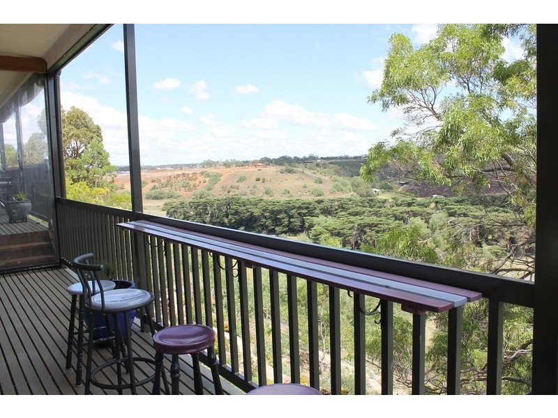 111 Underbank Boulevard, Bacchus Marsh VIC 3340