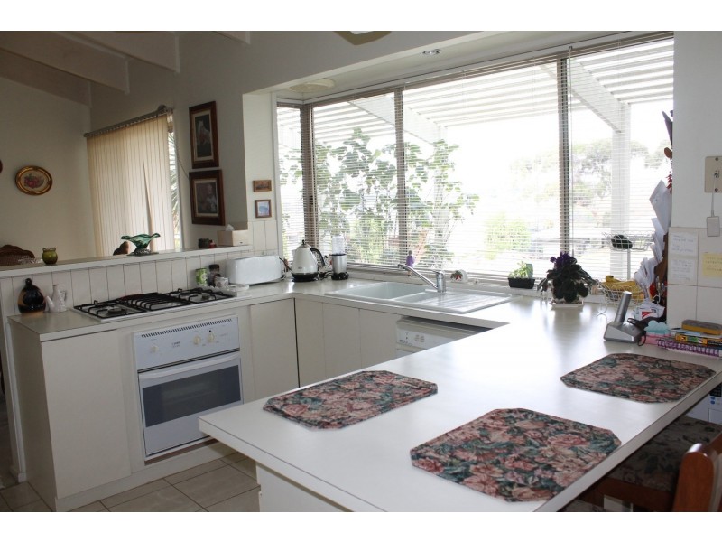 82 Underbank Boulevard, Bacchus Marsh VIC 3340