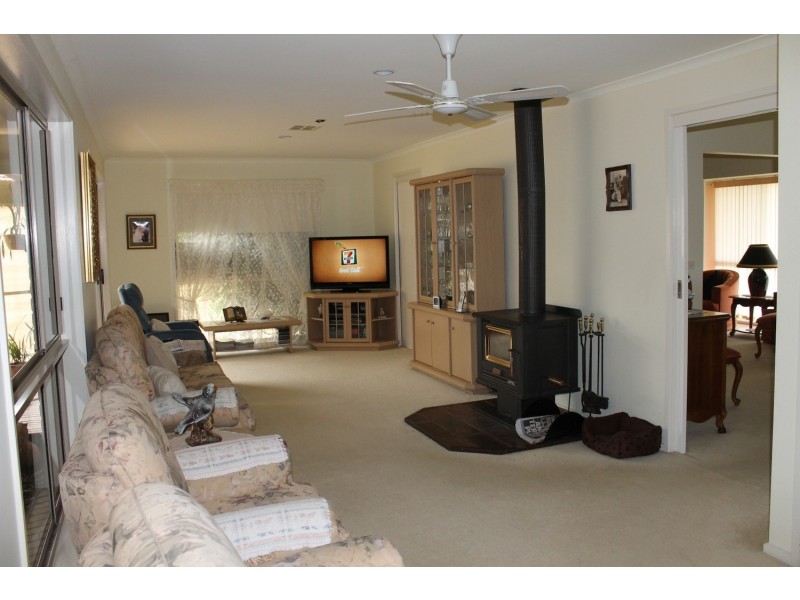 82 Underbank Boulevard, Bacchus Marsh VIC 3340