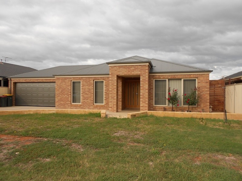 16 Leonard Avenue, Bacchus Marsh VIC 3340