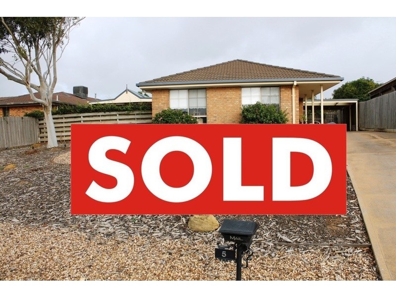 5 Charltonian Close, Bacchus Marsh VIC 3340