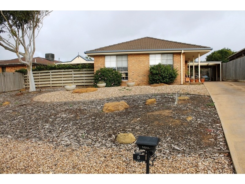 5 Charltonian Close, Bacchus Marsh VIC 3340