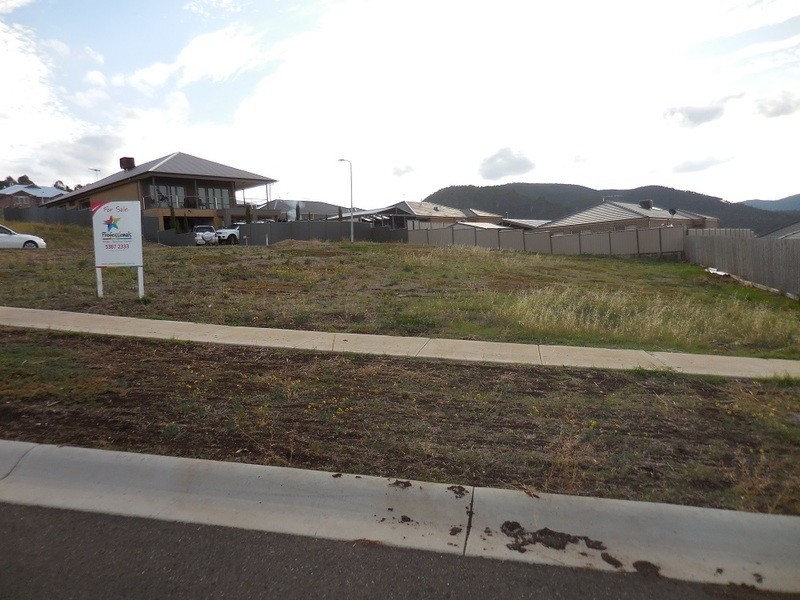 61 Riversdale Crescent, Bacchus Marsh VIC 3340