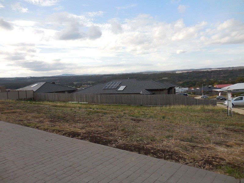 61 Riversdale Crescent, Bacchus Marsh VIC 3340