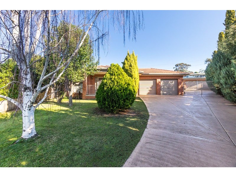 8 Gulline Close, Bacchus Marsh VIC 3340