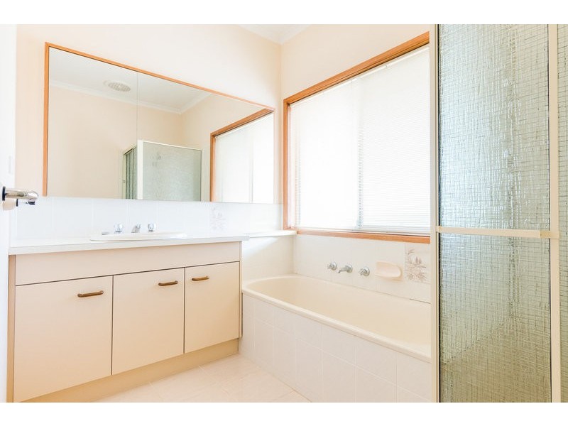 8 Gulline Close, Bacchus Marsh VIC 3340