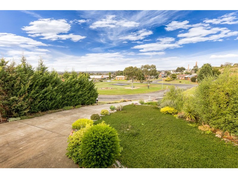 7 Hine Court, Darley VIC 3340