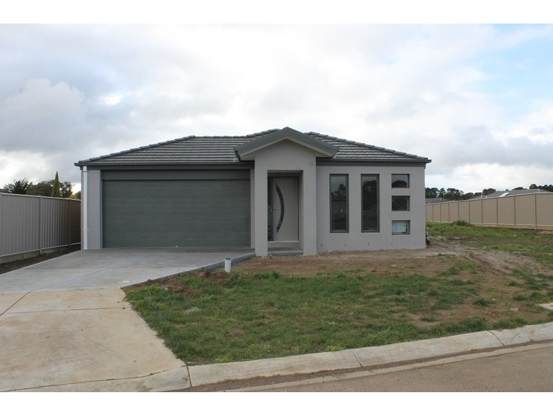 22 McMahon Drive, Ballan VIC 3342